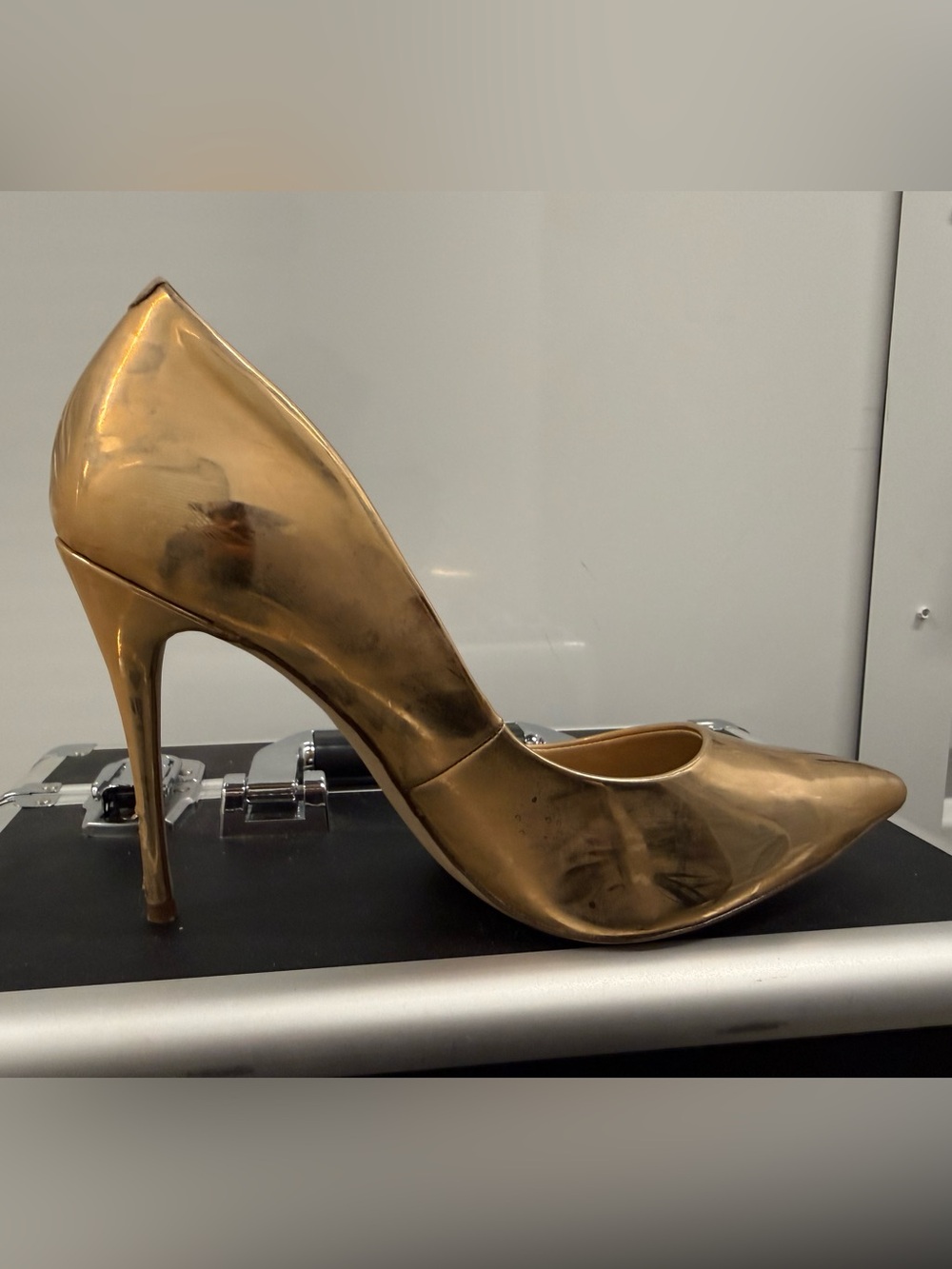 Steve Madden ROSE Gold Pointed-Toe Pumps - Picture 8 of 9